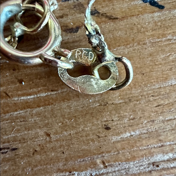 Elegant Gold Chain Necklace - Picture 3 of 5